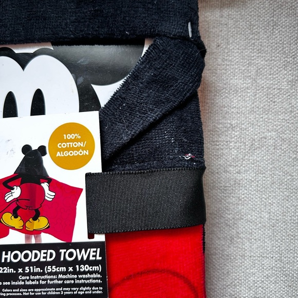 Disney Mickey Mouse Super Soft Bath Wrap with 3D Hood - Picture 3 of 5